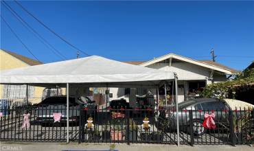 217 E 64th Street, Los Angeles, California 90003, 5 Bedrooms Bedrooms, ,2 BathroomsBathrooms,Residential Income,Buy,217 E 64th Street,RS23223534