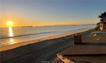 6807 E Seaside Walk, Long Beach, California 90803, 6 Bedrooms Bedrooms, ,6 BathroomsBathrooms,Residential Income,Buy,6807 E Seaside Walk,SB23230562
