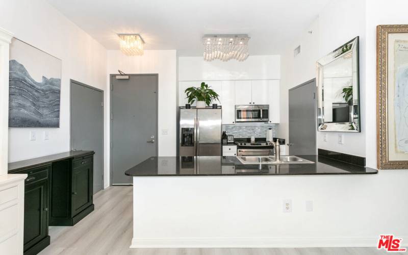 Kitchen w/Island & Chandelier