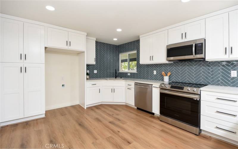 Tuck your groceries away in the kitchen pantry, conveniently located just off the garage.