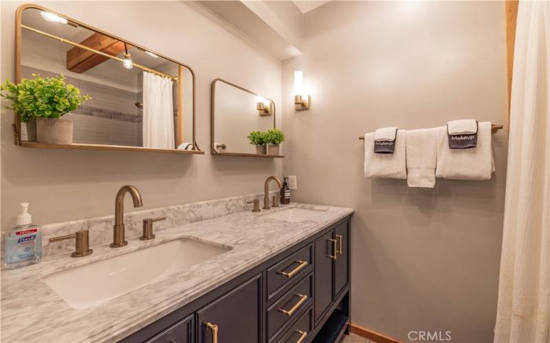 Updated and remodeled master bath with double vaninty and shower bath combo.