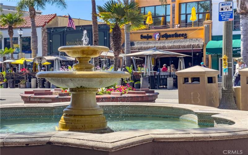 Close proximity to famous Downtown Mainstreet in Huntington Beach.