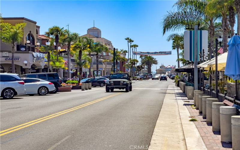Beautiful view of downtown Mainstreet with entry to our world-famous Huntington Beach Pier in the background.