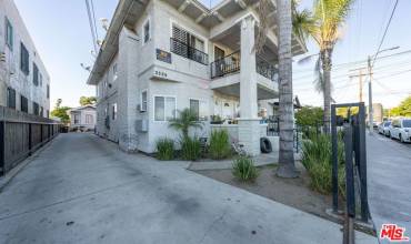 2323 Wall Street, Los Angeles, California 90011, 11 Bedrooms Bedrooms, ,Residential Income,Buy,2323 Wall Street,23337483