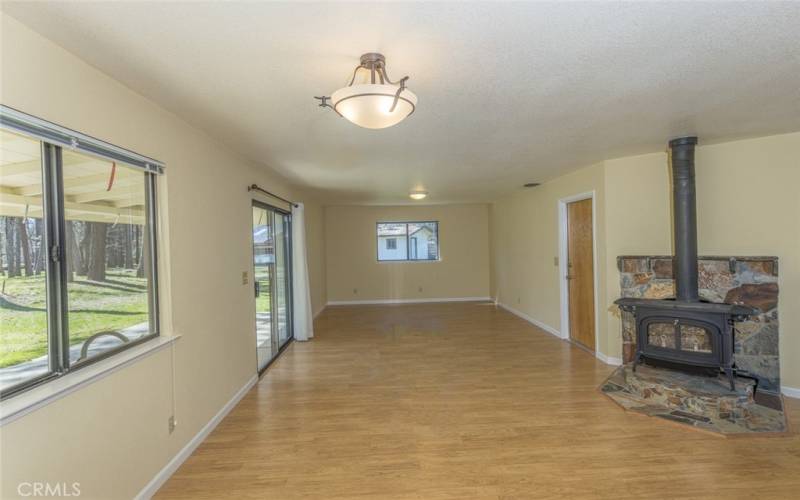 Spacious dinning area and family room!
