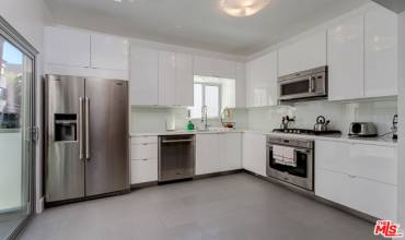 1818 Thayer Avenue 205, Los Angeles, California 90025, 3 Bedrooms Bedrooms, ,2 BathroomsBathrooms,Residential Lease,Rent,1818 Thayer Avenue 205,24372069