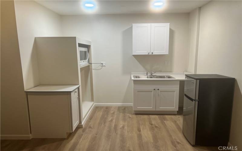 Studio Apartment B - Kitchenette