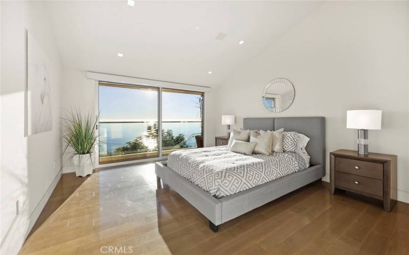 Bedroom on the main floor with splendid Ocean view