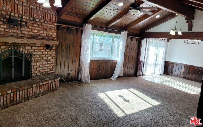 family room dining area