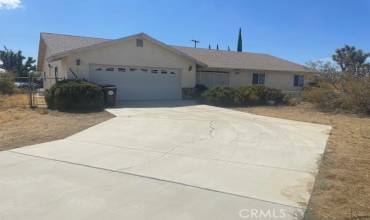 58129 Aurora Drive, Yucca Valley, California 92284, 3 Bedrooms Bedrooms, ,2 BathroomsBathrooms,Residential,Buy,58129 Aurora Drive,JT23206897