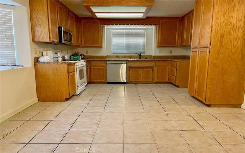 Granite Kitchen countertops with newer appliances