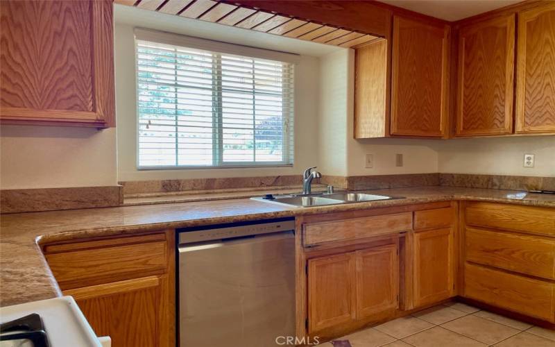 Granite Kitchen countertops with newer appliances