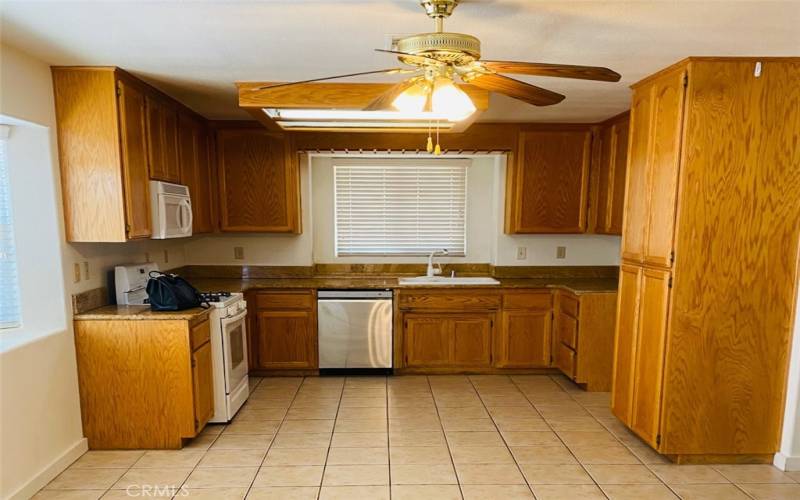 Granite Kitchen countertops with newer appliances