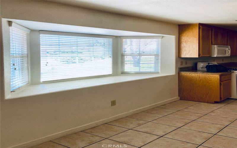 Light and Bright Dining Area