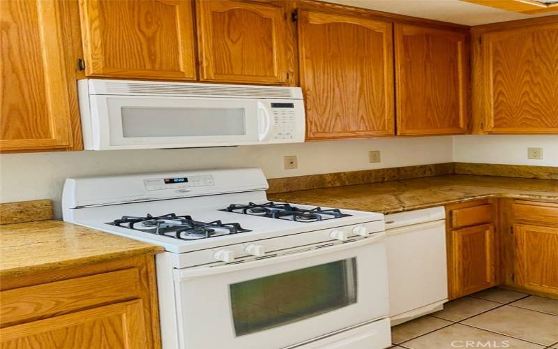 Granite Kitchen countertops with newer appliances