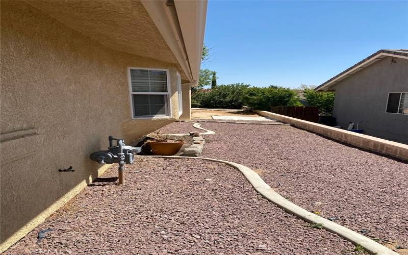 Spacious and low maintenance side yard