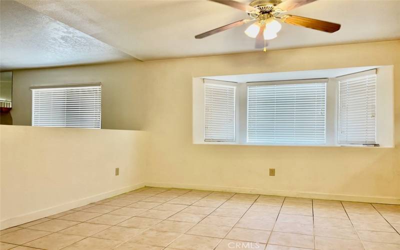 Light and Bright Dining Area