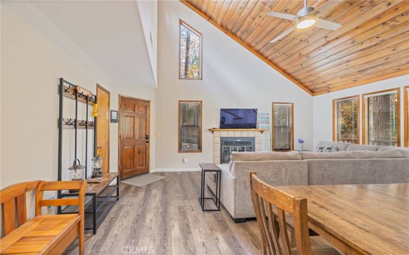 vaulted ceiling open floor plan