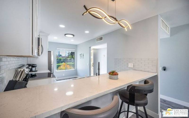 bar area in kitchen