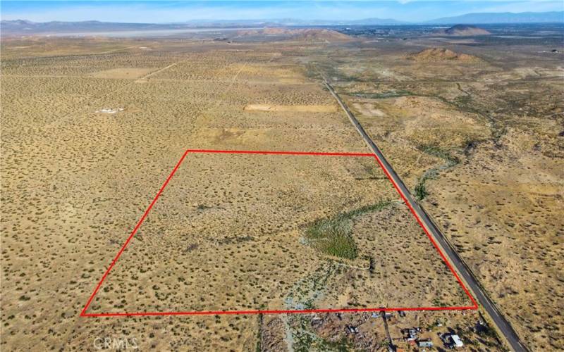 Red property boundary markers are not to be relied on as exact property lines. Buyer to confirm independently.