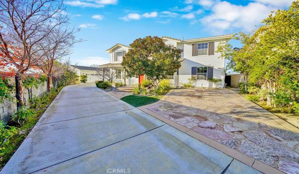 Front of home with private, gated driveway