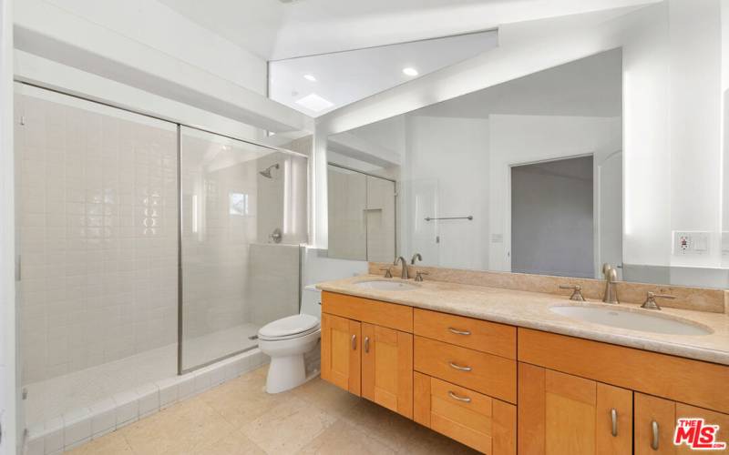 En-suite bathroom with double sinks in Primary Suite