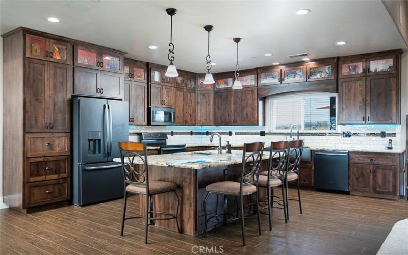 The lighting in the cabinets change color!