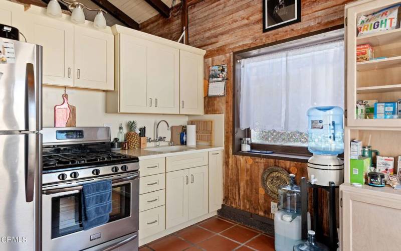 32-web-or-mls-32 - Guest House - Kitchen