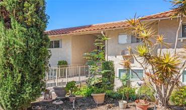 2287 Via Puerta P, Laguna Woods, California 92637, 2 Bedrooms Bedrooms, ,2 BathroomsBathrooms,Residential,Buy,2287 Via Puerta P,OC24070759