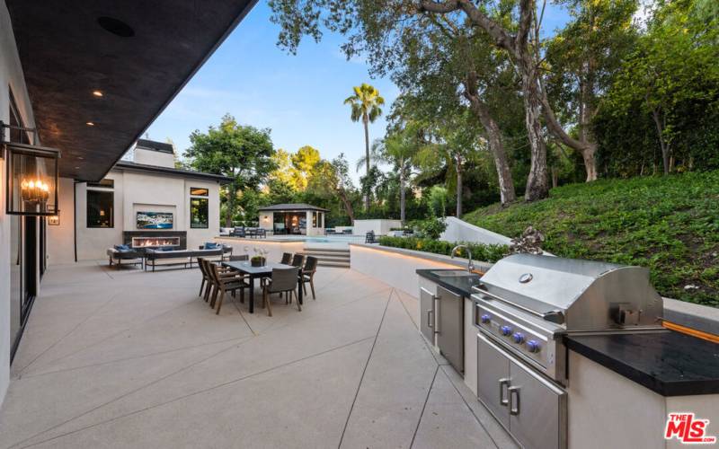 Outdoor kitchen