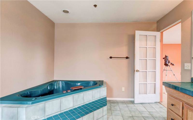 Tub in Master Bathroom