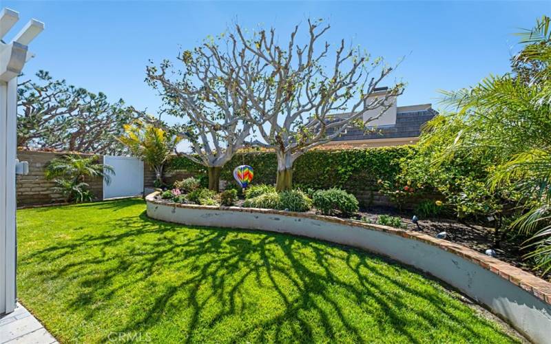 Nice grass area and backyard with exit gate to street for easy beach access.