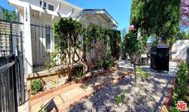1224 21ST Street A, Santa Monica, California 90404, 2 Bedrooms Bedrooms, ,2 BathroomsBathrooms,Residential Lease,Rent,1224 21ST Street A,24379695