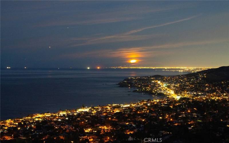 An early morning moonset over Palos Verdes as seen from 1155 Katella St