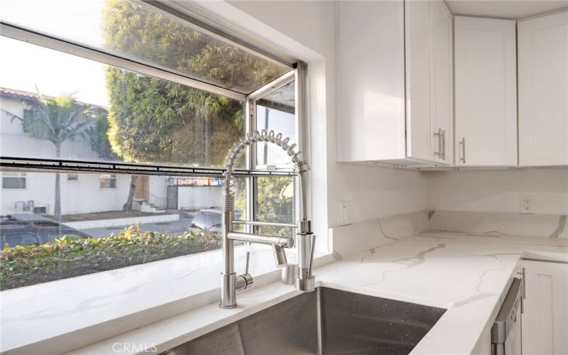 New faucet, sink and quartz countertops