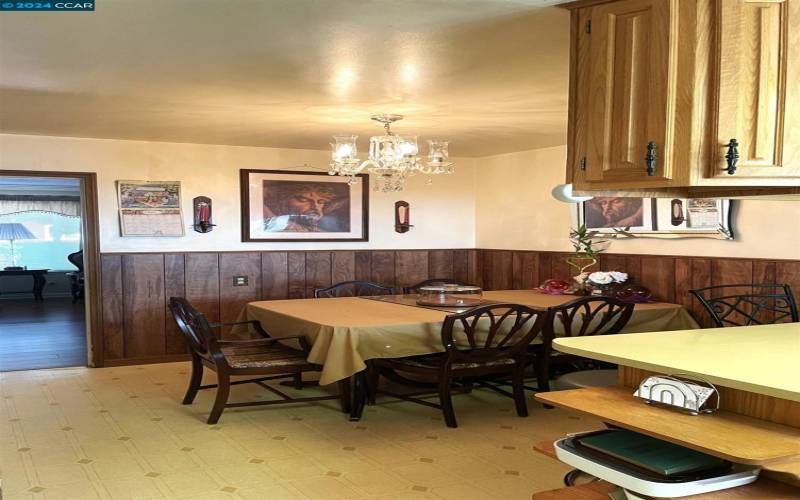 Kitchen Dining Area