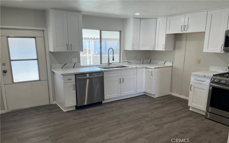 Beautifully remodeled kitchen!