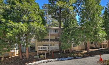 142 Rockledge Lane, Lake Arrowhead, California 92352, 2 Bedrooms Bedrooms, ,2 BathroomsBathrooms,Residential,Buy,142 Rockledge Lane,RW24074889