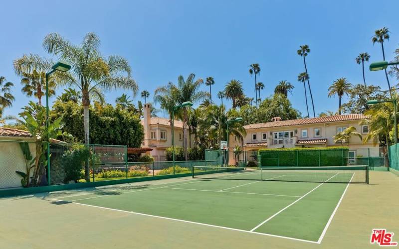 814 N. Bedford - Lighted Tennis Court