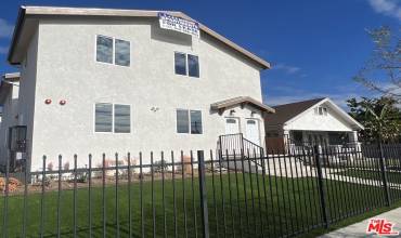 439 W 71st Street, Los Angeles, California 90003, 13 Bedrooms Bedrooms, ,Residential Income,Buy,439 W 71st Street,24353091