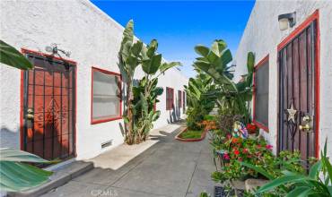1045 E 4th Street, Long Beach, California 90802, 1 Bedroom Bedrooms, ,1 BathroomBathrooms,Residential Income,Buy,1045 E 4th Street,PW24077362
