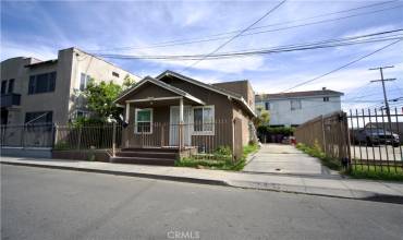 926 E 11th St., Long Beach, California 90813, 2 Bedrooms Bedrooms, ,1 BathroomBathrooms,Residential Lease,Rent,926 E 11th St.,CV24078923