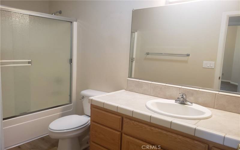 Hall Bathroom with Tub/Shower Combo