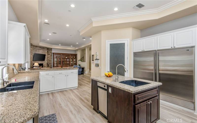 Great kitchen space! There’s a walk in pantry, center island with a prep sink and the massive SubZero.