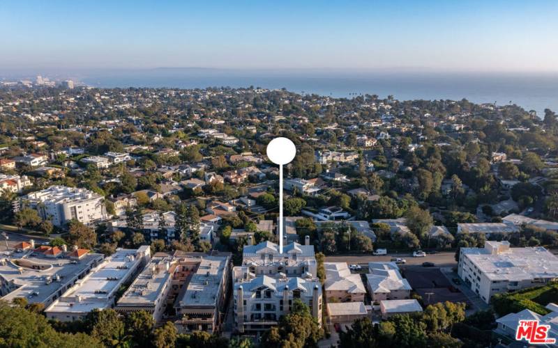 Prime 2+2 in the Pacific Palisades w/ low HOA dues