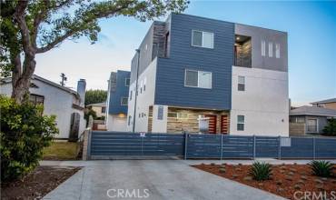 2101 Clyde 2103 1/2, Los Angeles, California 90016, 3 Bedrooms Bedrooms, ,3 BathroomsBathrooms,Residential Lease,Rent,2101 Clyde 2103 1/2,GD24080995