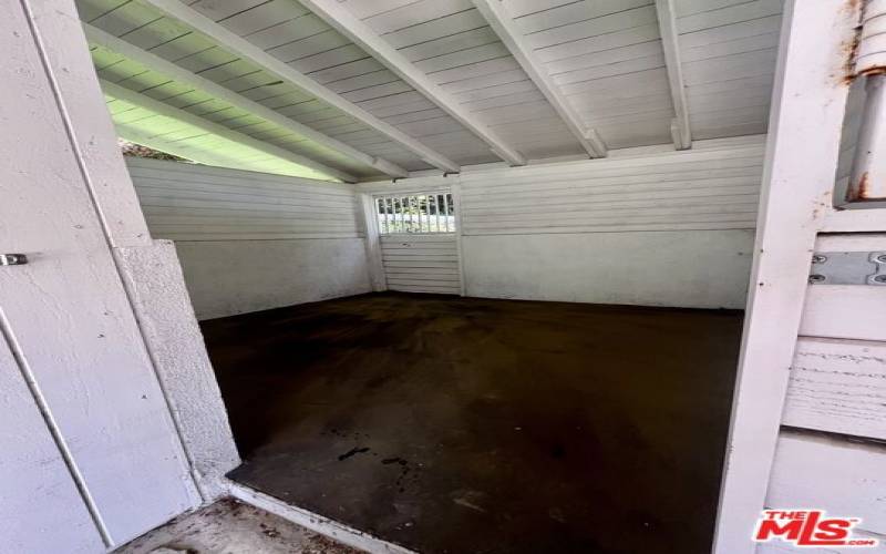 Horse stalls with Rubber Mats