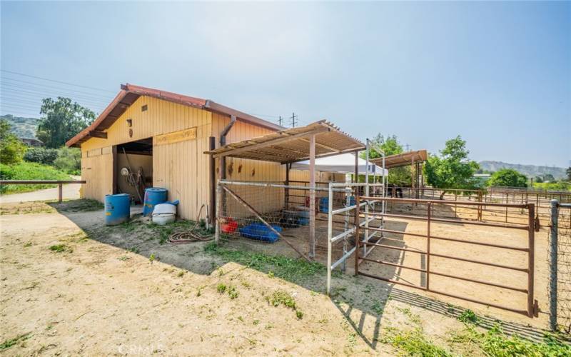 Barn/Feed house