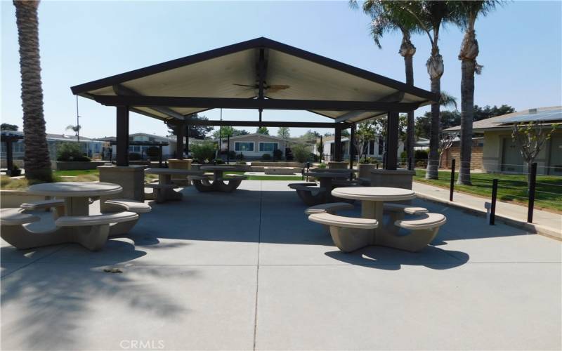 CLUBHOUSE OUTDOOR SEATING