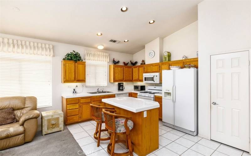 Well appointed kitchen with pantry